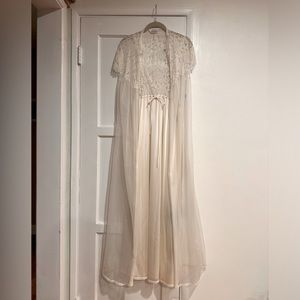 Vintage Vanity Fair gown/robe Peignoir Set Size Small